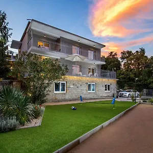 https://villa-lovran.in-istria.net